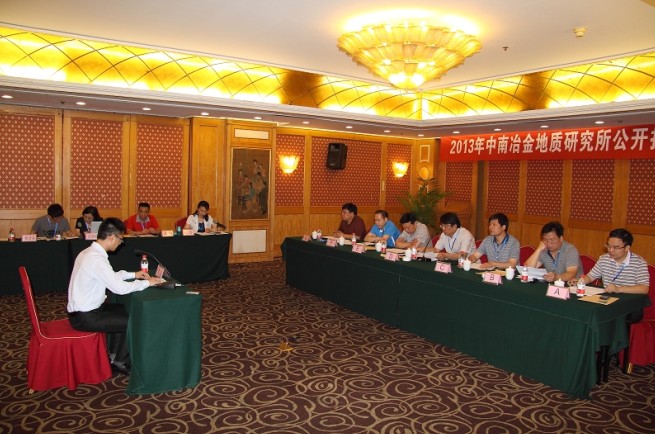 6月19日，中南冶金地質(zhì)研究所2013年公開招聘工作人員面試順利舉行。今年參加我所面試的考生共有13人，面試內(nèi)容更加注重考生對專業(yè)知識的掌握程度及實際應用能力。